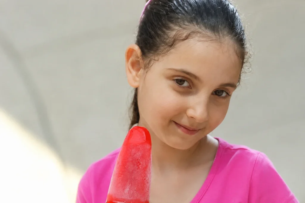 Easy Jell-O Popsicles That Hold Their Shape Longer 6 Strawberry-red Jell-O Popsicle in a compact pink reusable mold